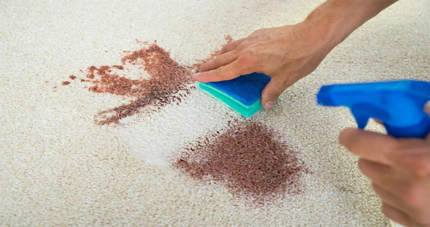چطور لکه‌های روغن ماشین را از روی موزاییک پاک کنیم؟