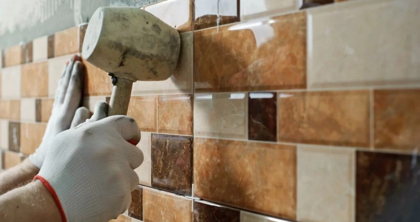 نصب سرامیک روی دیوار رنگ شده مشکلی دارد؟